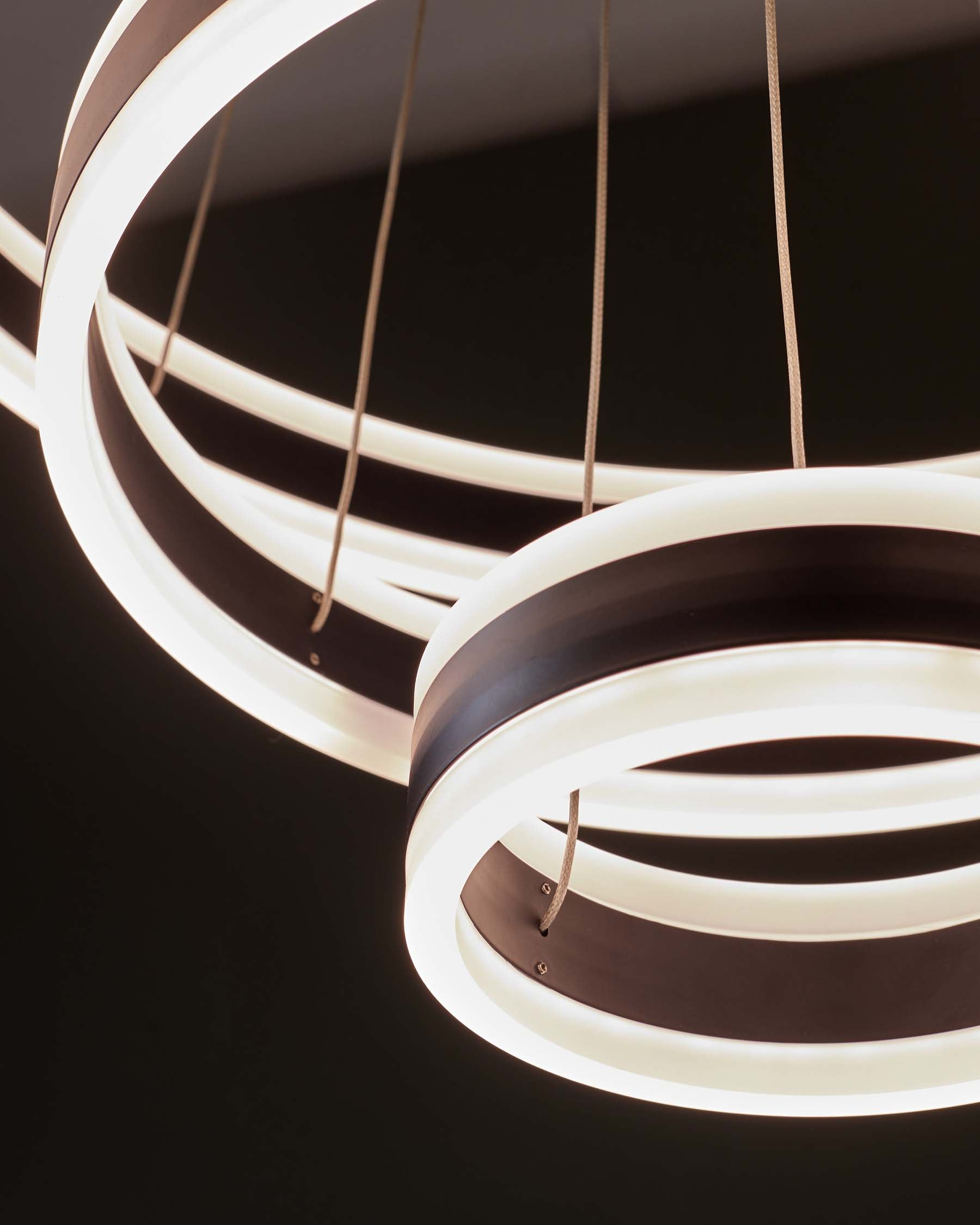Solana black metal adjustable pendant light