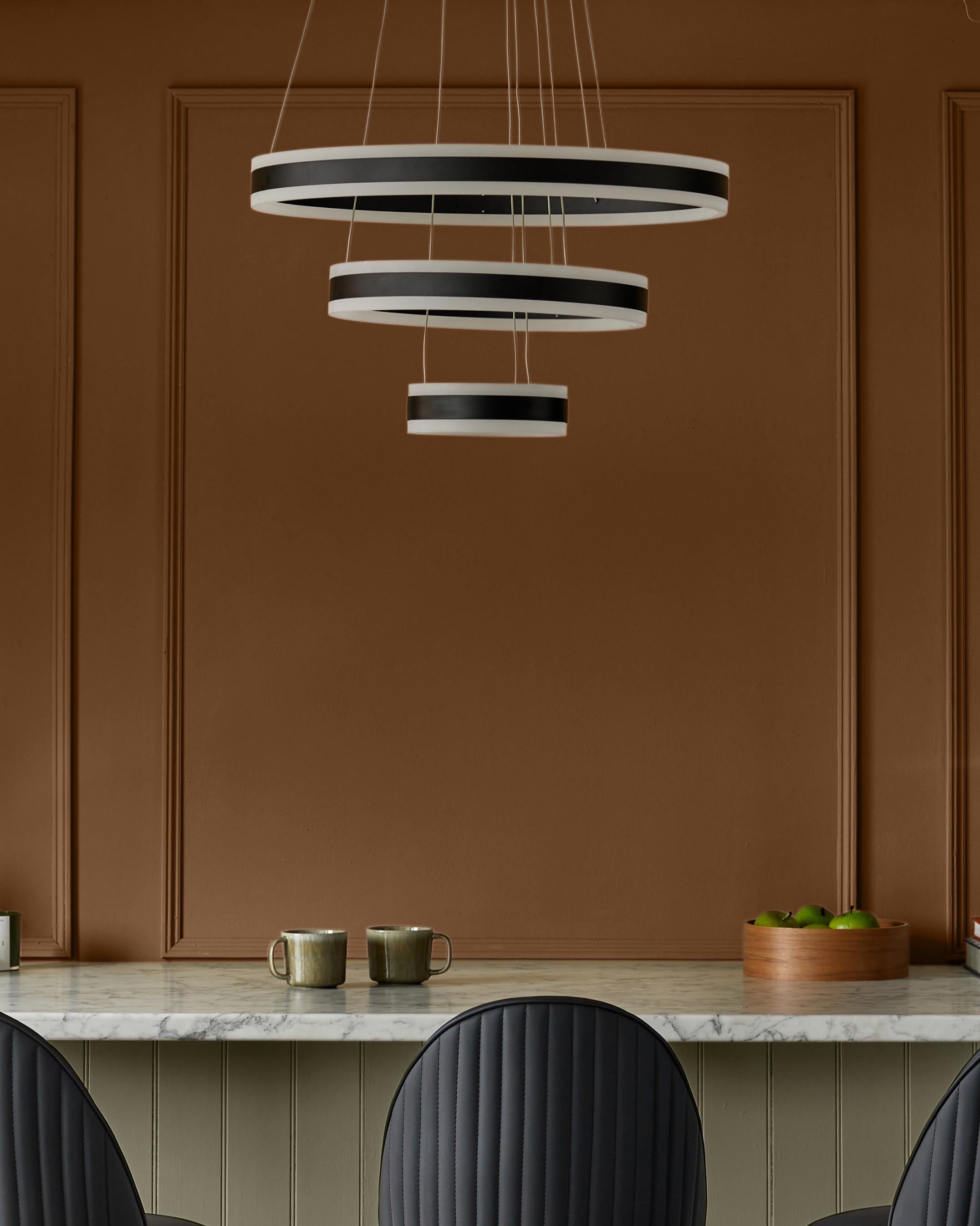 Solana black metal adjustable pendant light
