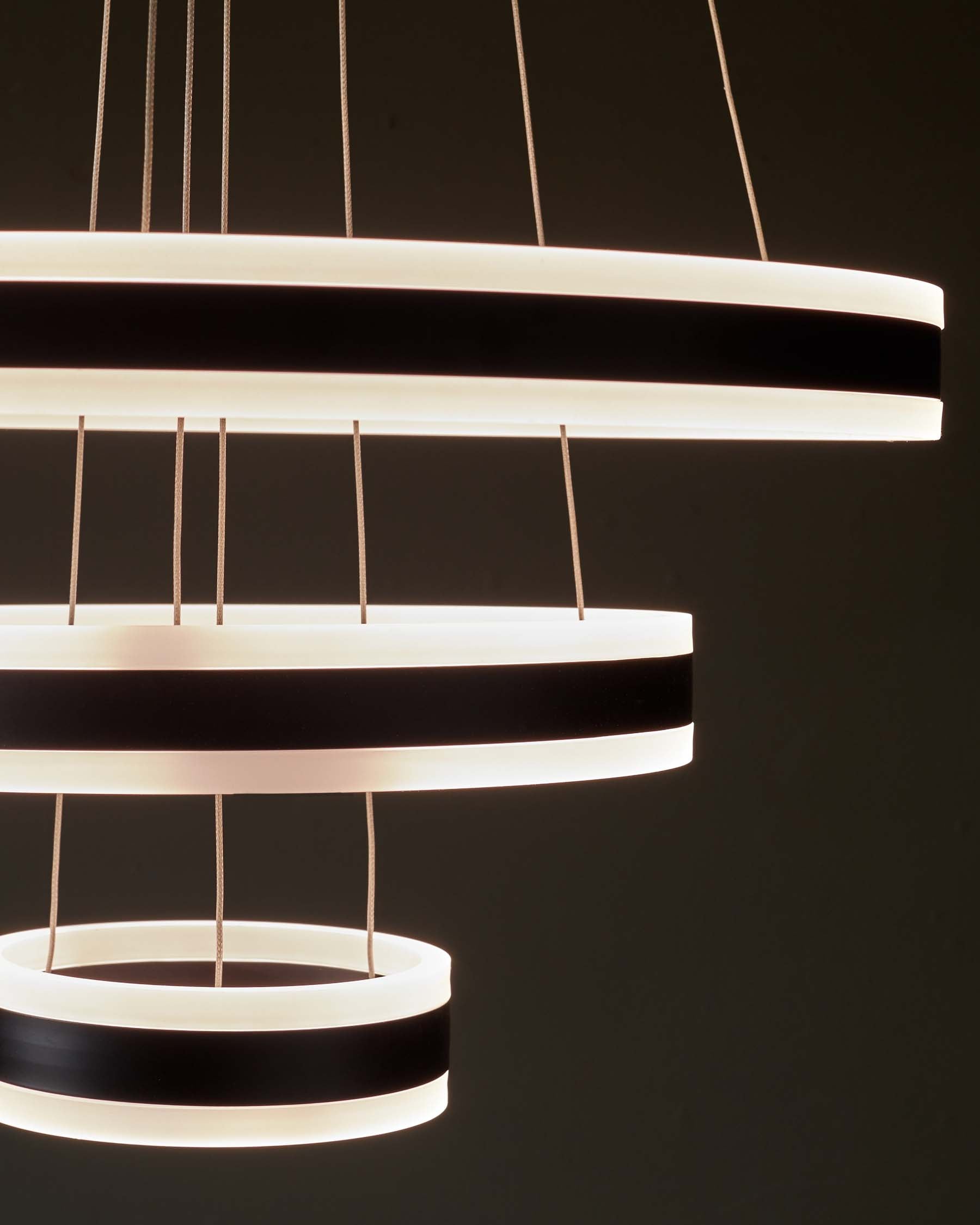 Solana black metal adjustable pendant light