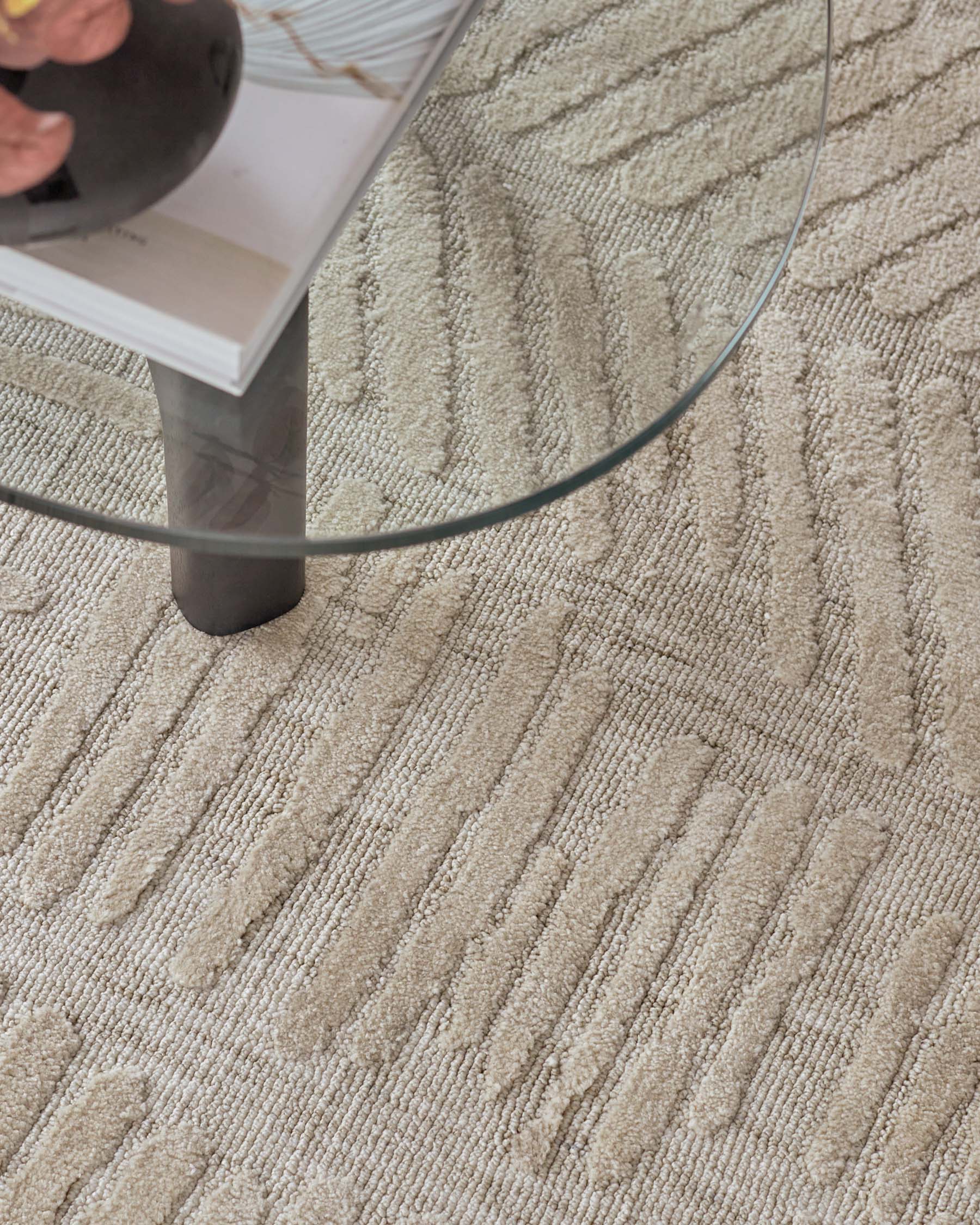 Porcelain cream textured small rug