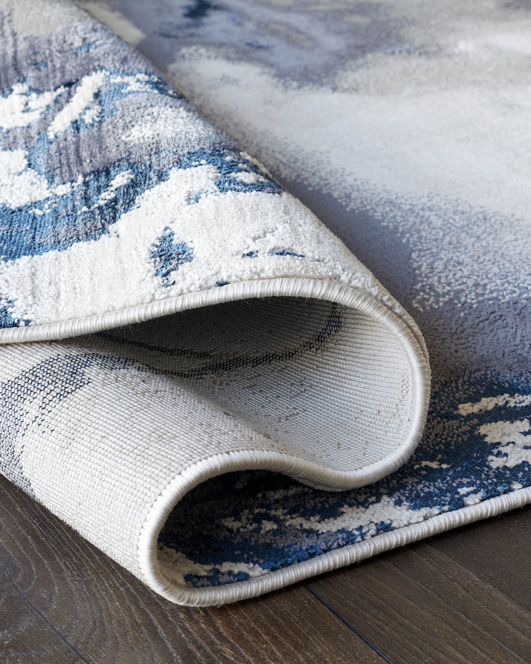 Perla dark navy textured medium rug
