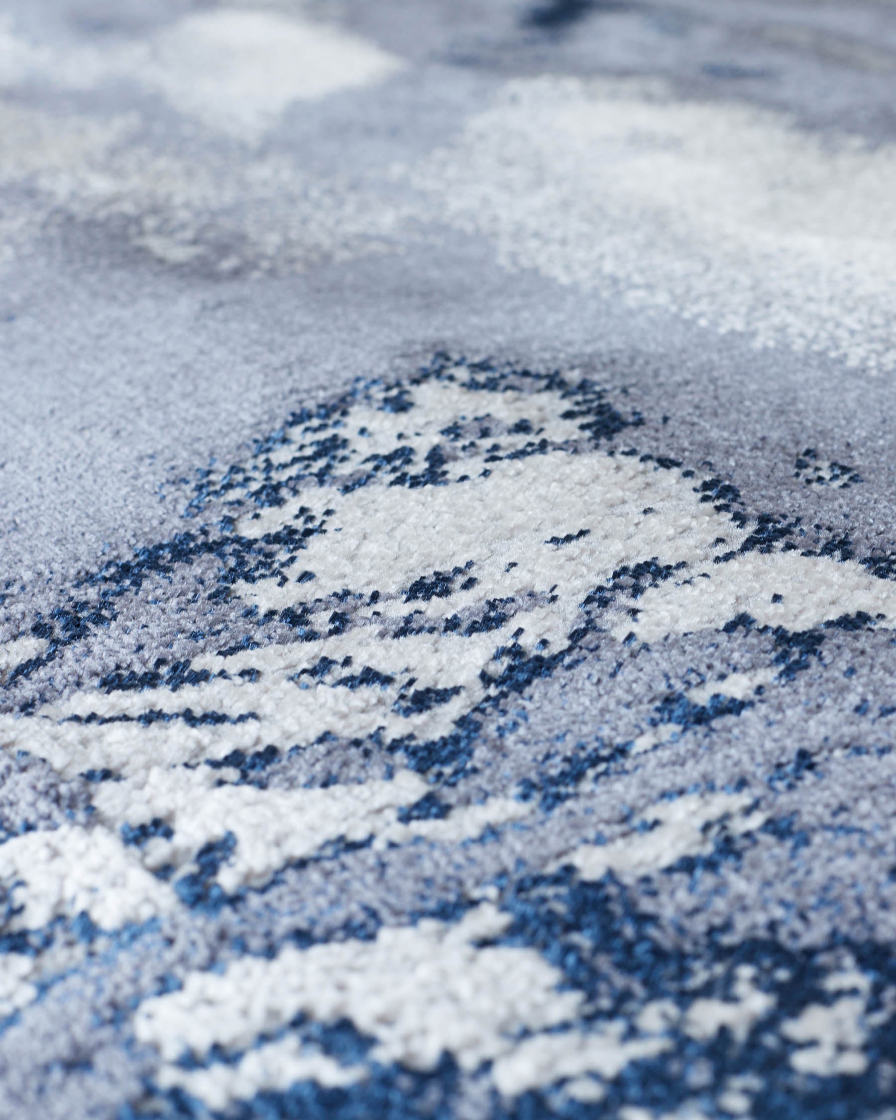 Perla dark navy textured medium rug