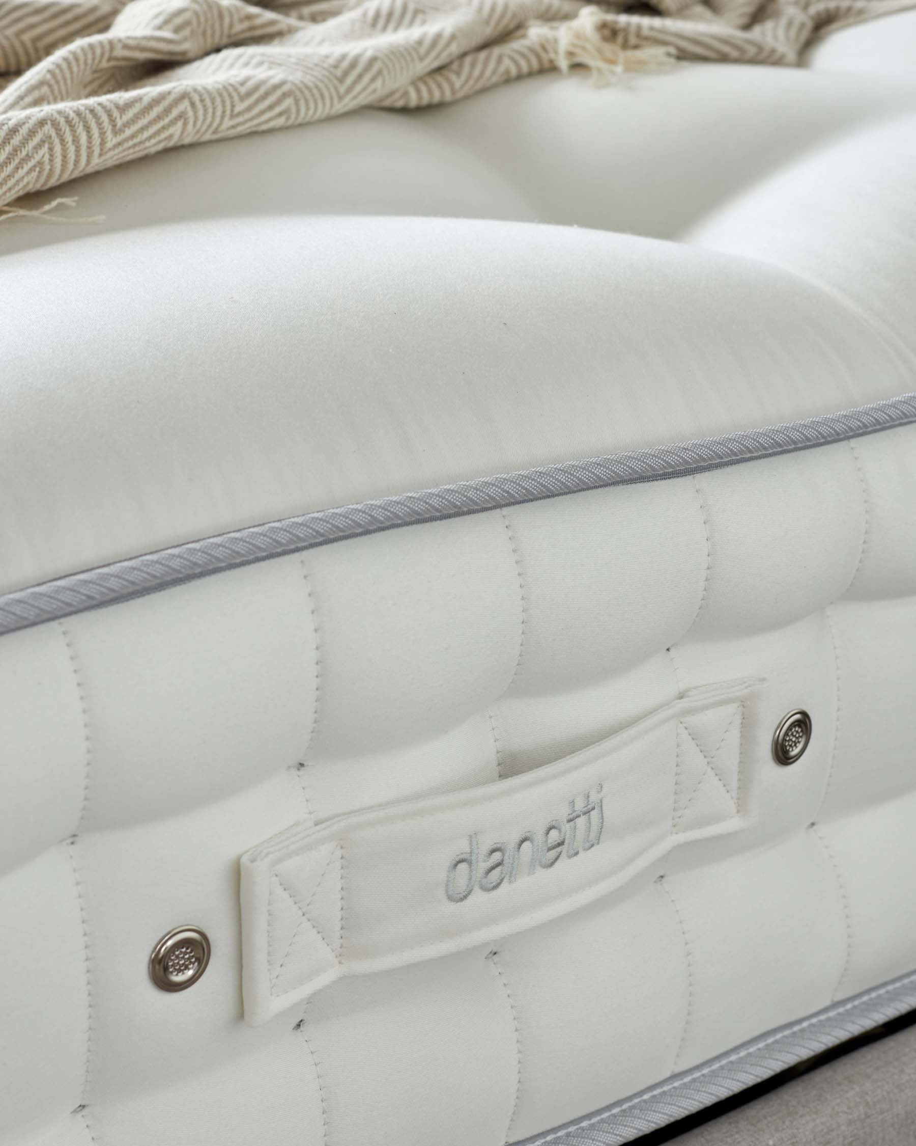 Deluxe Comfort 1,000 Pocket Spring Medium Super King Mattress
