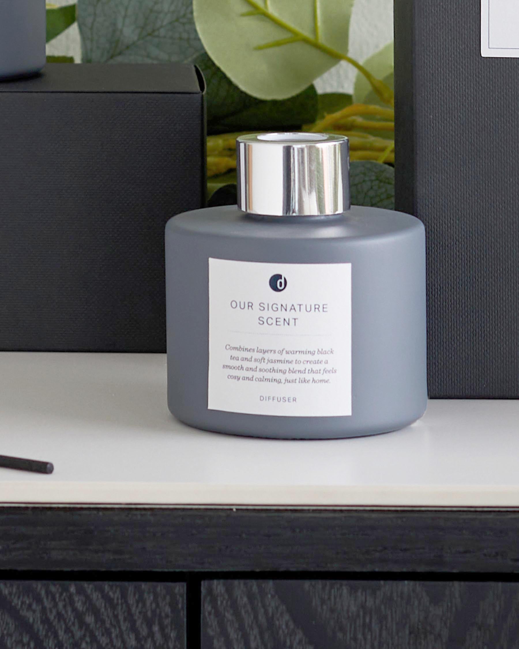 Signature black tea and white jasmine diffuser